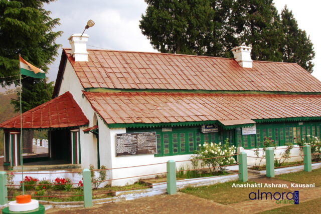 Anashakti Ashram, Kausani