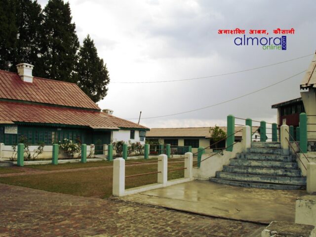 Anashakti Ashram, Kausani